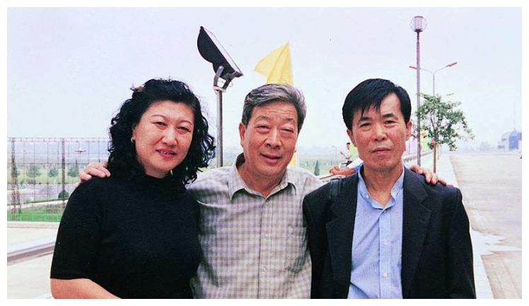 捧红赵本山,与小11岁女友同居14年|何庆魁|高秀敏|张艳茹_新浪新闻