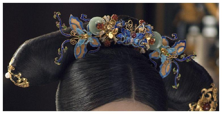 如懿传中旗头点翠的分布面积难道是用来攀比位分的?海兰赶超皇后