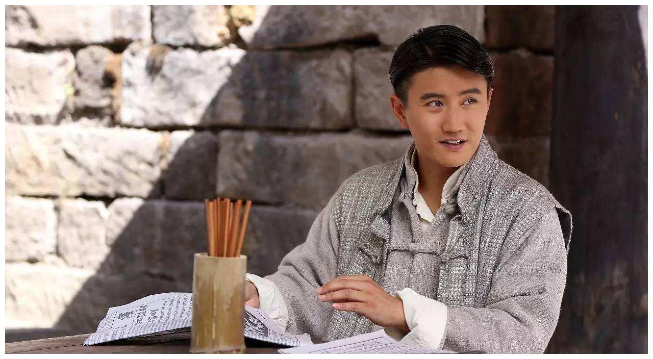 他是《血色浪漫》中的宁伟,如今也在逐步的转型