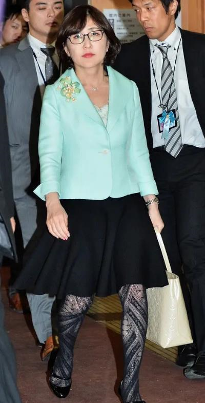 日本的"美女刺客":稻田朋美,安倍有意培养的日本第一位女首相__财经