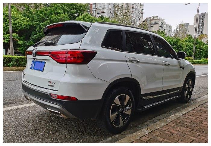 街头现动力强劲的2018款长安cs75