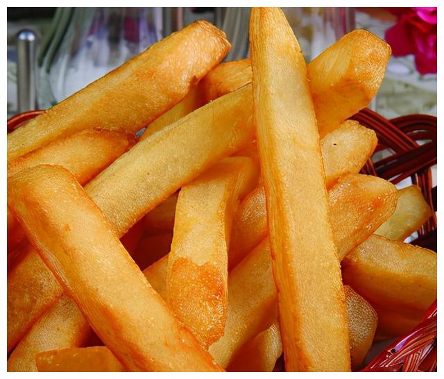 教你在家做炸薯条,5块钱炸一锅,香酥美味,跟肯德基卖的一个味