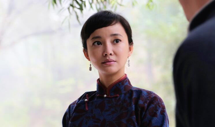 作为九儿的丫鬟,恋儿是哥哥嫂子养大的,被吴妈带到单家大院,原本可以