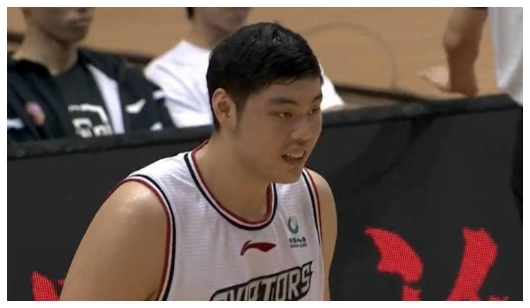 赵义明轰下20 10 末节4中4&得分篮板皆赛季新高