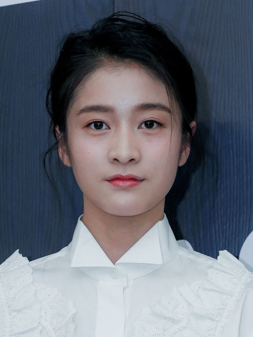 图一是女神张雪迎美照,妆容精致"好耐看"!