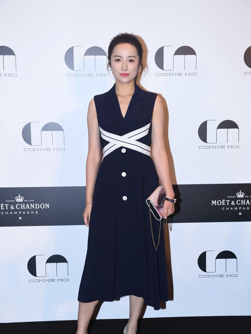 图一是钱泳辰妻子吕一个人照片独特的魅力仙女十足