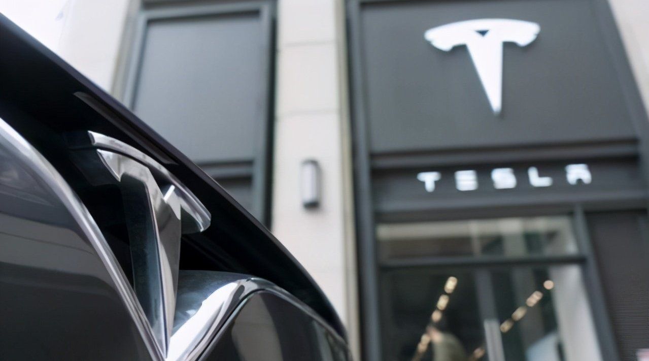 疑在测试中造假，千万粉丝"大V"遭特斯拉起诉！本人回应称遭网暴休闲区蓝鸢梦想 - Www.slyday.coM