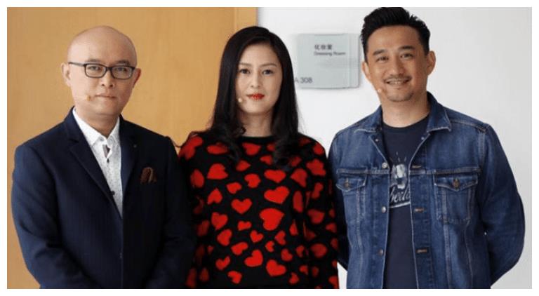 节目上做"情感专家"的黄澜,私下却和丈夫离婚,网友:太可笑