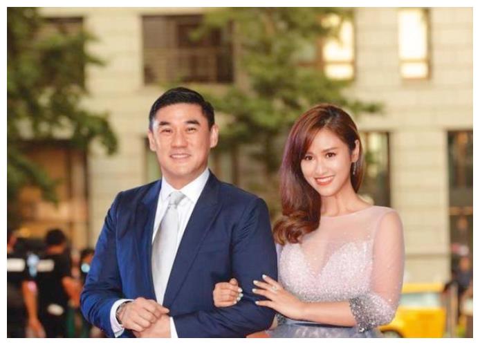 吴大维公开了妻子诞下女儿的喜讯,发文称:"前世情人"出现了