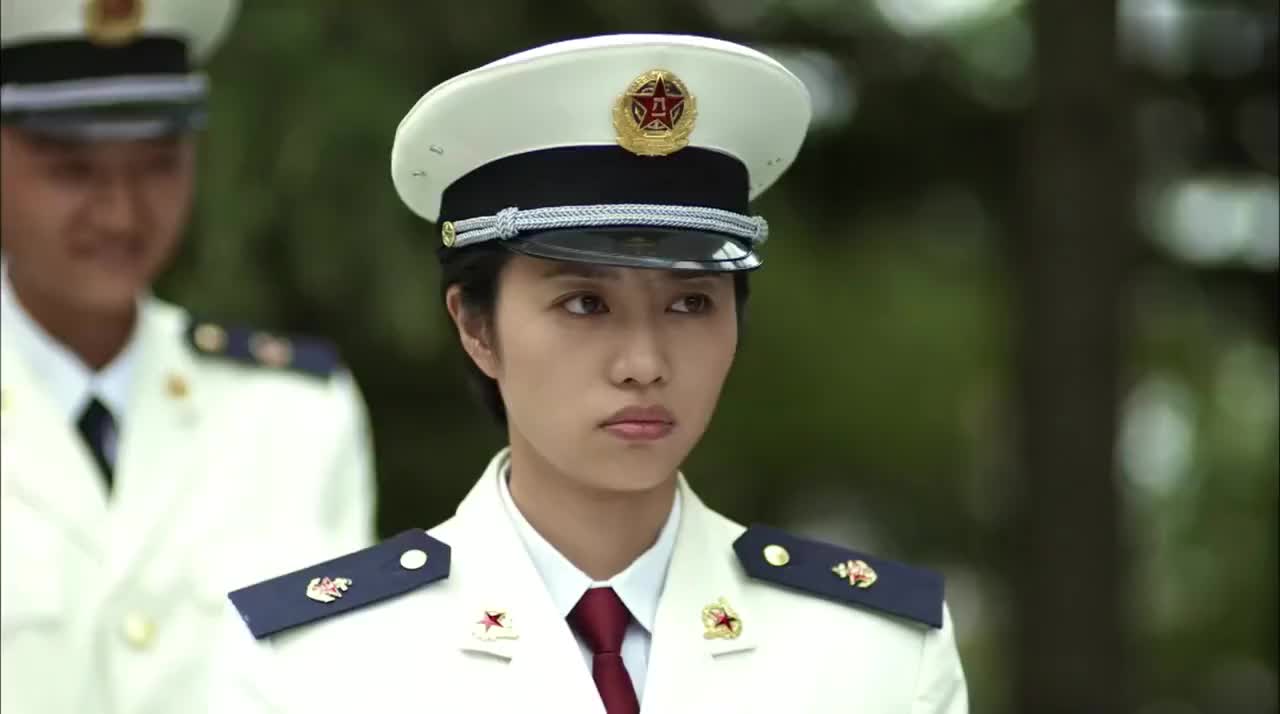 父母爱情年过半百的安杰再次身着白裙气质不减当年