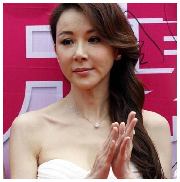 不过这一切也都是萧蔷的意愿,但好在萧蔷的脸虽然不再像曾经那么美了