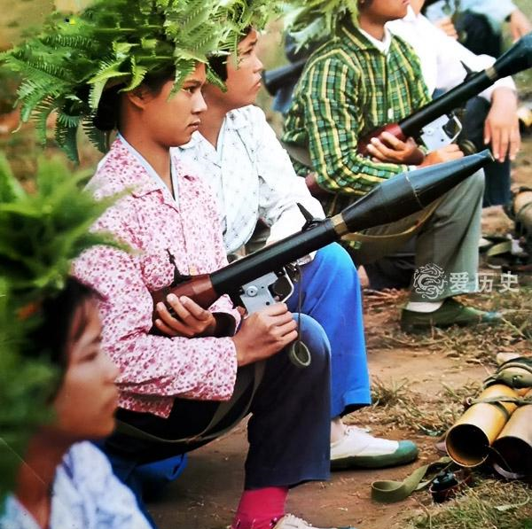 70年代日本人走进中国军营 感叹威武之师 训练场上的标语依然有效休闲区蓝鸢梦想 - Www.slyday.coM