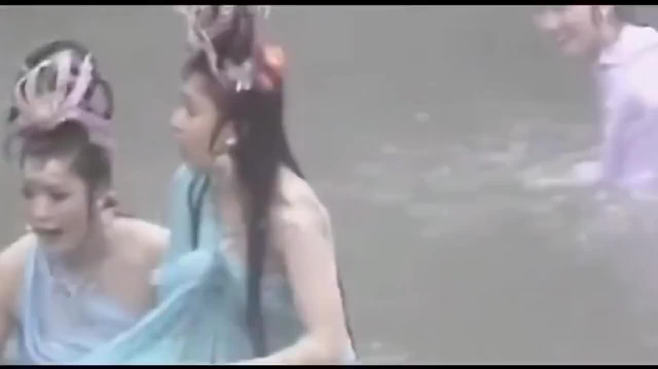 当年西游记蜘蛛精那一集听说有个片段是找男演员代替的