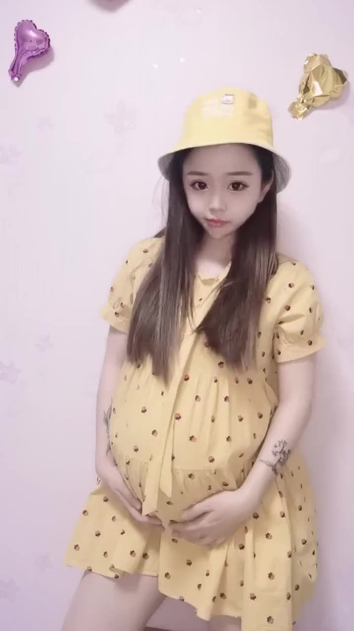 见识一下可爱的孕妇小姐姐看这穿着打扮感觉年龄不大啊
