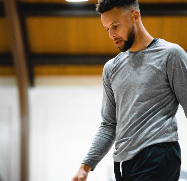 新发型帅气库里最新训练照克莱受伤刺激萌神新赛季要爆发