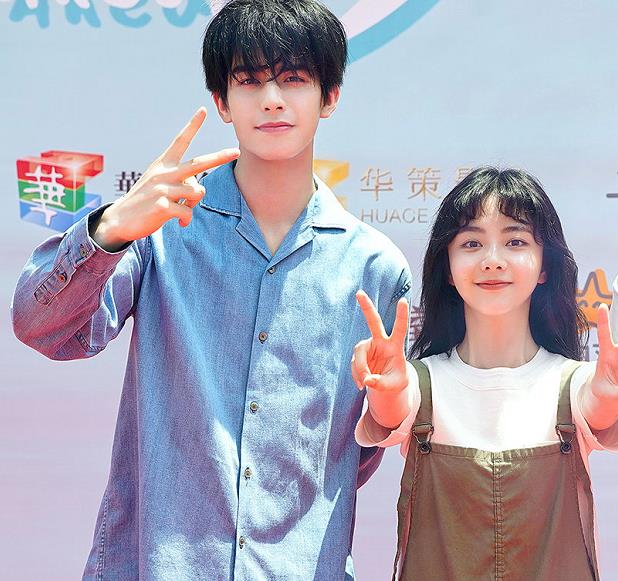 谭松韵与小9岁宋威龙演情侣同框却像姐弟网友不合适吧