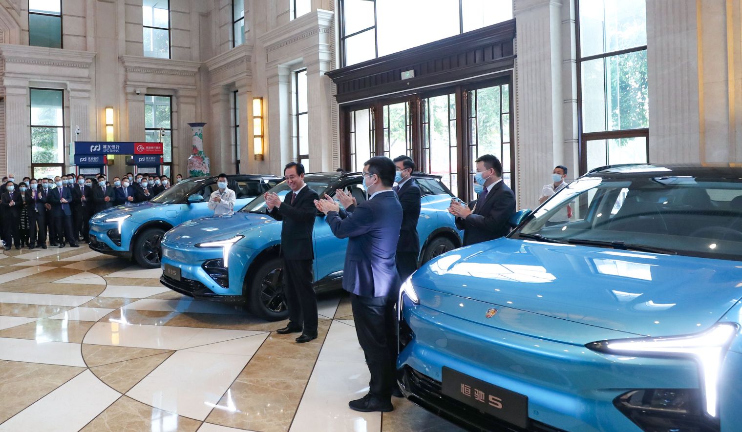恒大造车成了恒驰5即将开卖许家印体验后大赞漂亮真漂亮