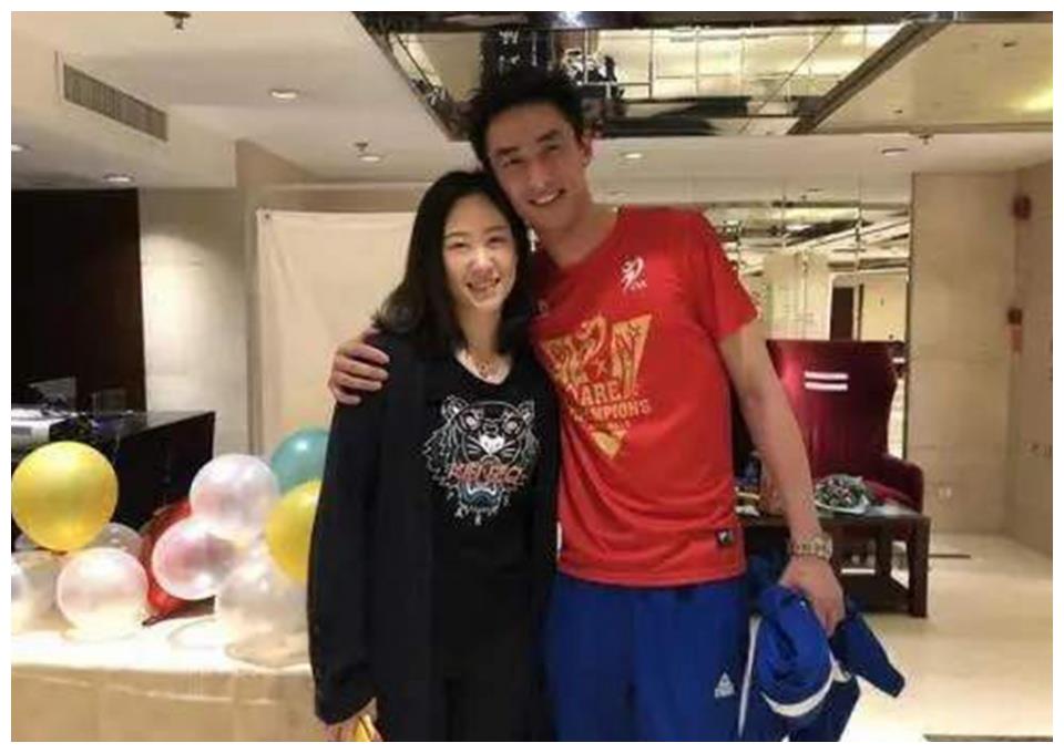 夫妻二人都是国手,曾顶替魏秋月成名|方颖超|米扬|上海女排_新浪新闻