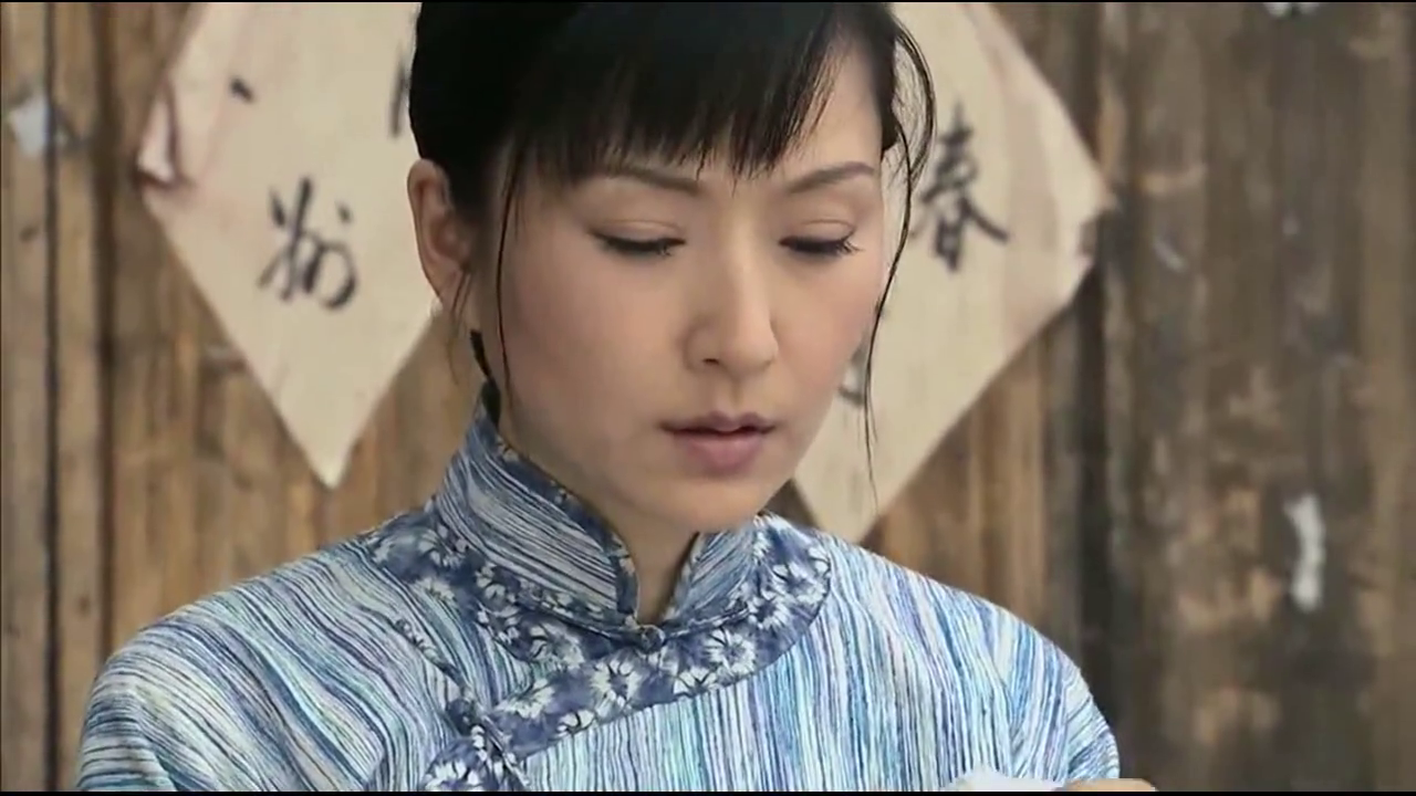 秋菊拼死拼活的给耀宗挣学费,既当娘又当媳