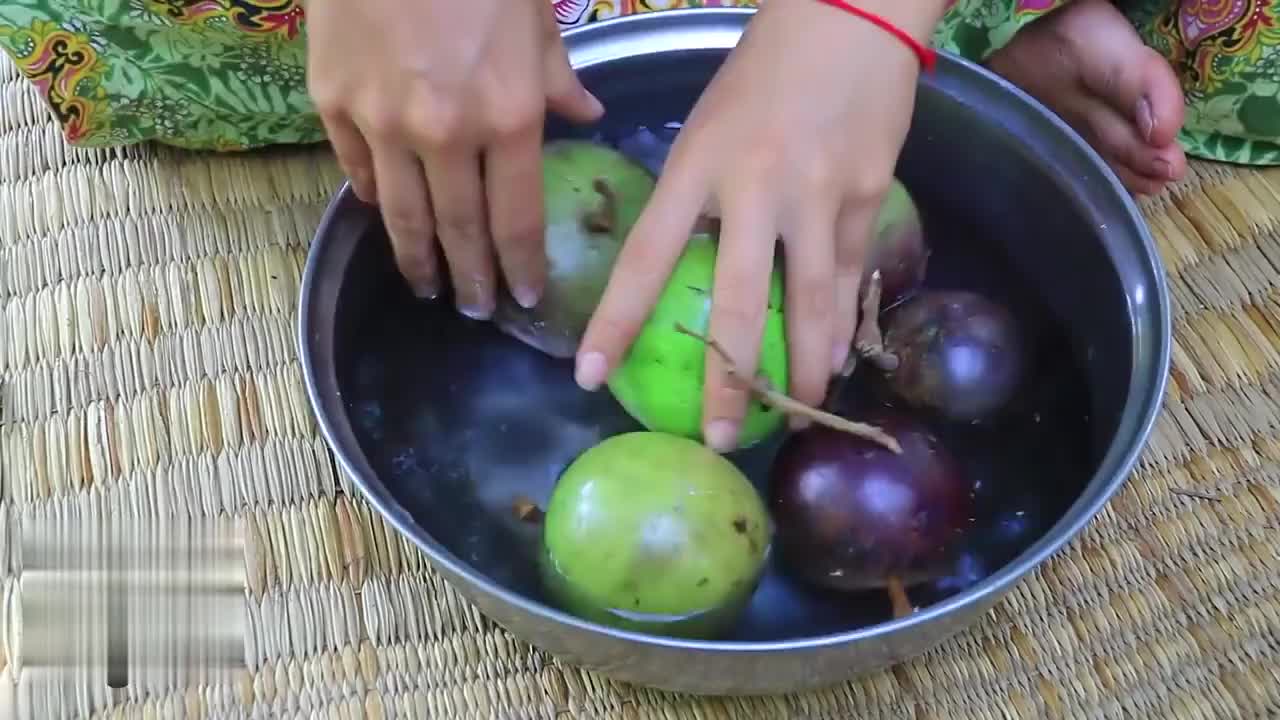 山竹你会吃吗看东南亚表嫂的新吃法,觉得以前都在浪费