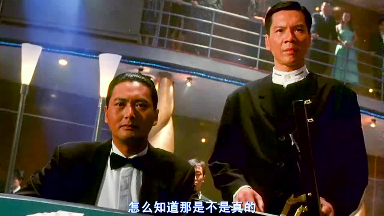 赌神封牌不同凡响 四名高手拿剑守着 几米之内不会有活物靠近