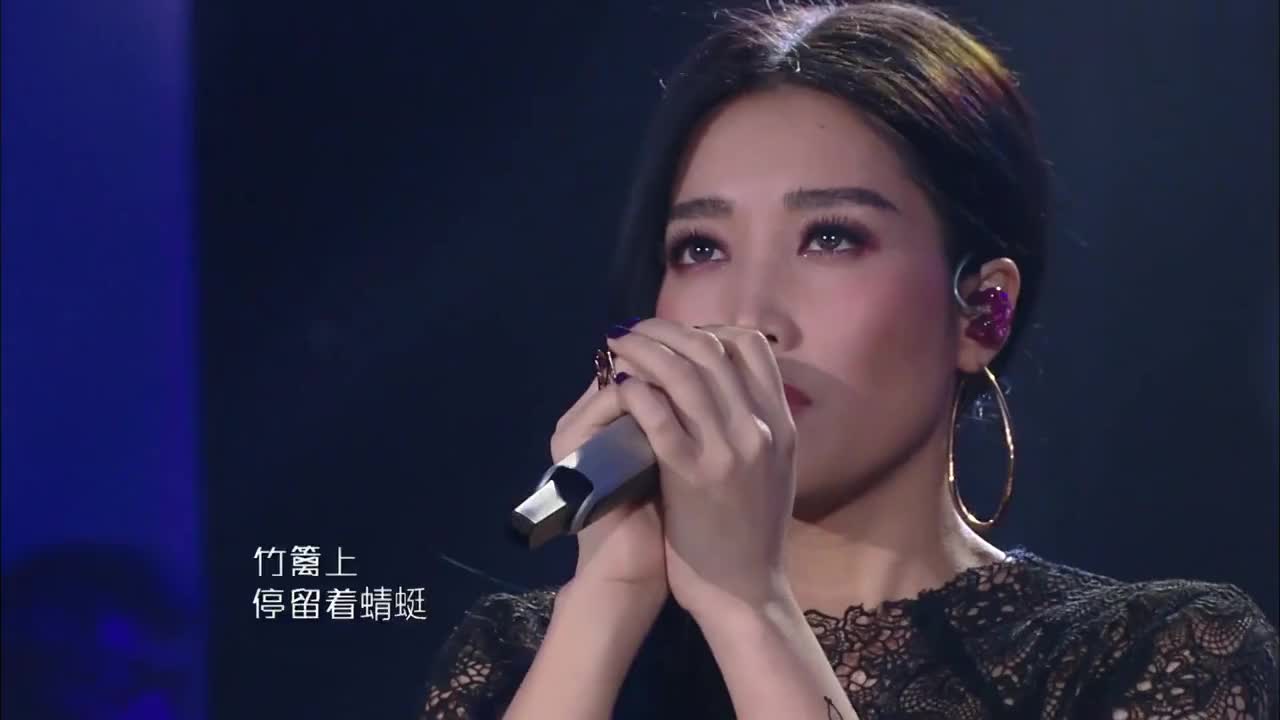 黄丽玲一首听见下雨的声音动人的旋律温柔人心太有魅力了