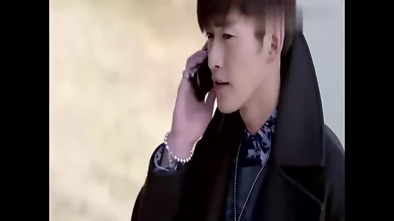 杉杉来了:杉杉在机场,封腾打来电话关心,心里美滋滋的