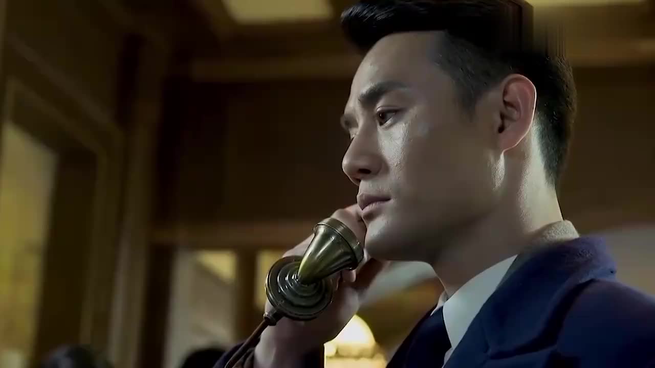 伪装者:阿诚给明台打电话,一番交谈后竟察觉明台出事,明楼大怒