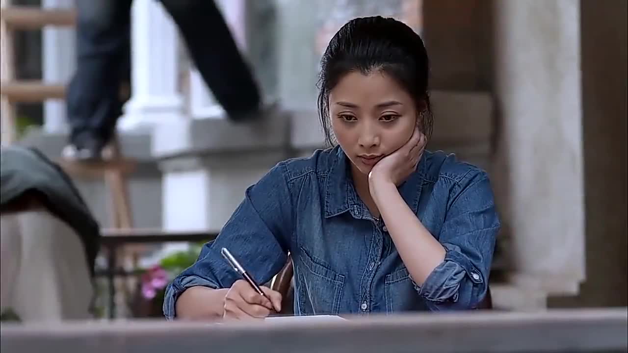 阿雨与志雄互通信件,诉说自己的经历,祈祷志雄平安归来