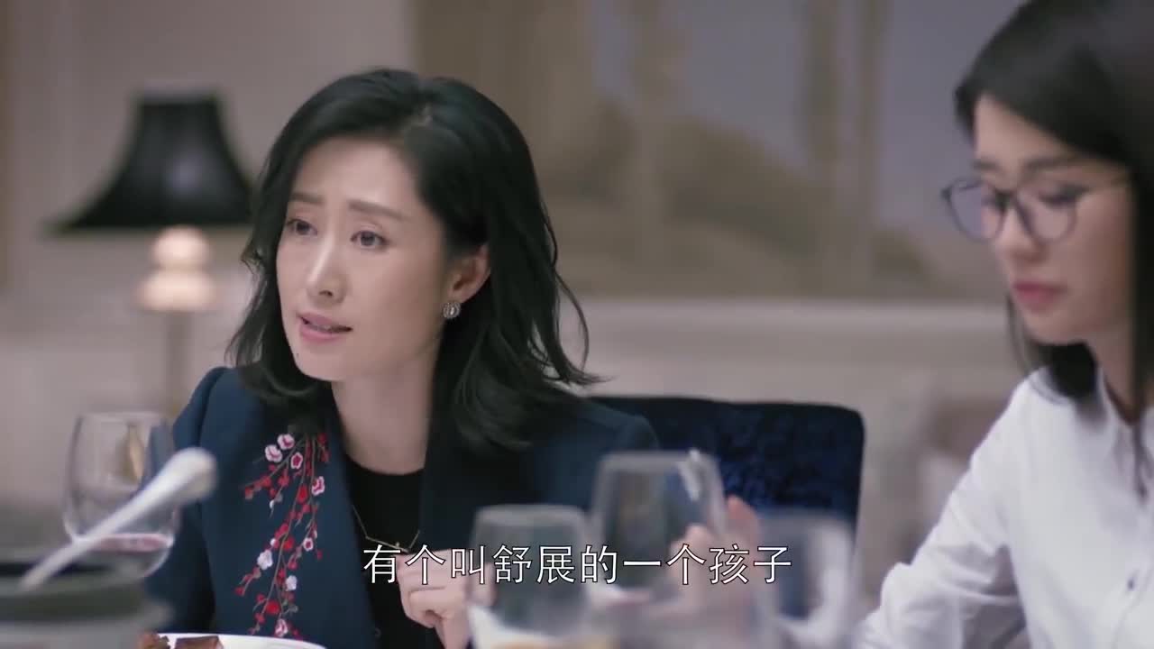 关关妈妈张罗大家给关关相亲,关关都不爱听了,找理由离开