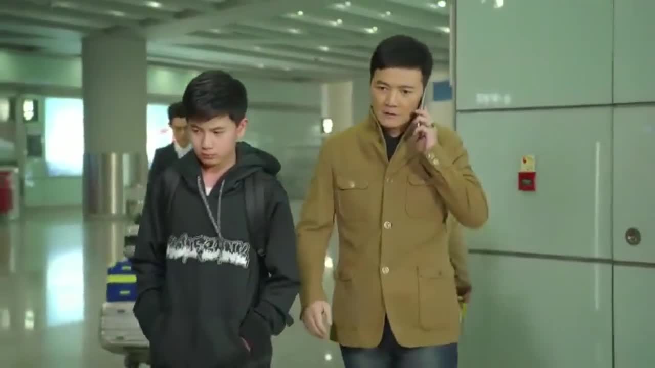 小别离:张小宇在国外被拘留,董事长漂洋过海捞他,快气死了!