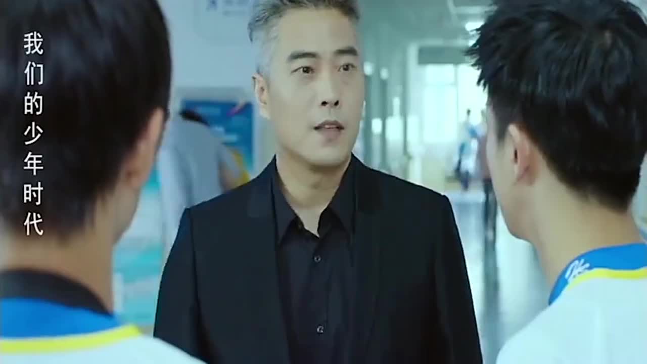 爸爸亲自前来探望邬童,在陶西的撮合下,父子俩难得有了温馨一幕