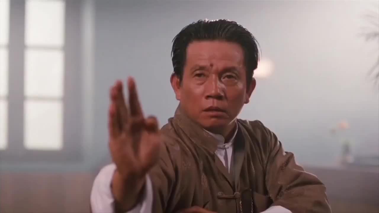 洪金宝大战刘家良,拳怕少壮,棍怕老狼