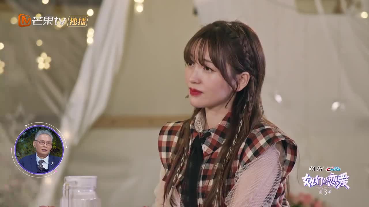 金莎给盛况拍照,况况子直接单膝跪地,金莎瞬间想放弃工作多陪他