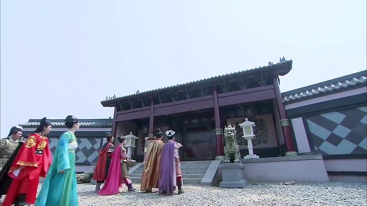 古装:薛刚反周成功,到铁丘坟前祭拜祖先,再次重振薛家雄风