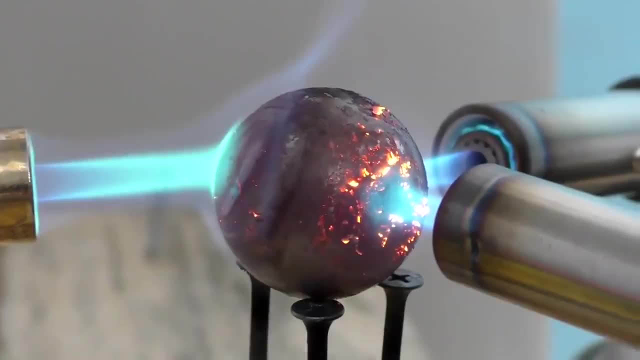 烧红的铁球放在棉花糖上,结果会是怎样呢?