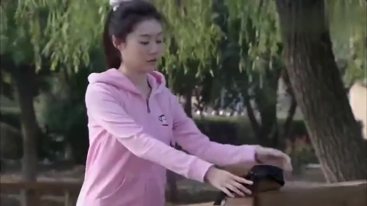 樱桃红之袖珍妈妈:笑笑读不了书,每天跑公园