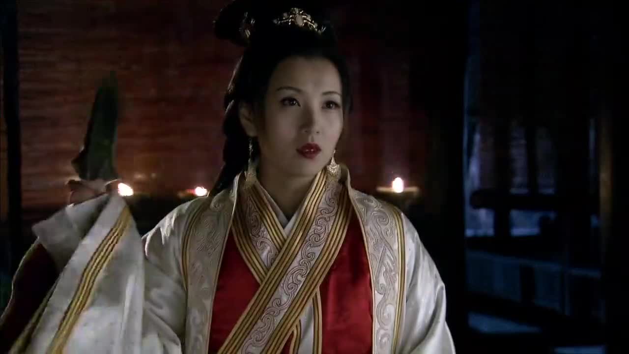 新三国:貂蝉手举七星刀,反问曹操此刀来历,曹操一本正经说道