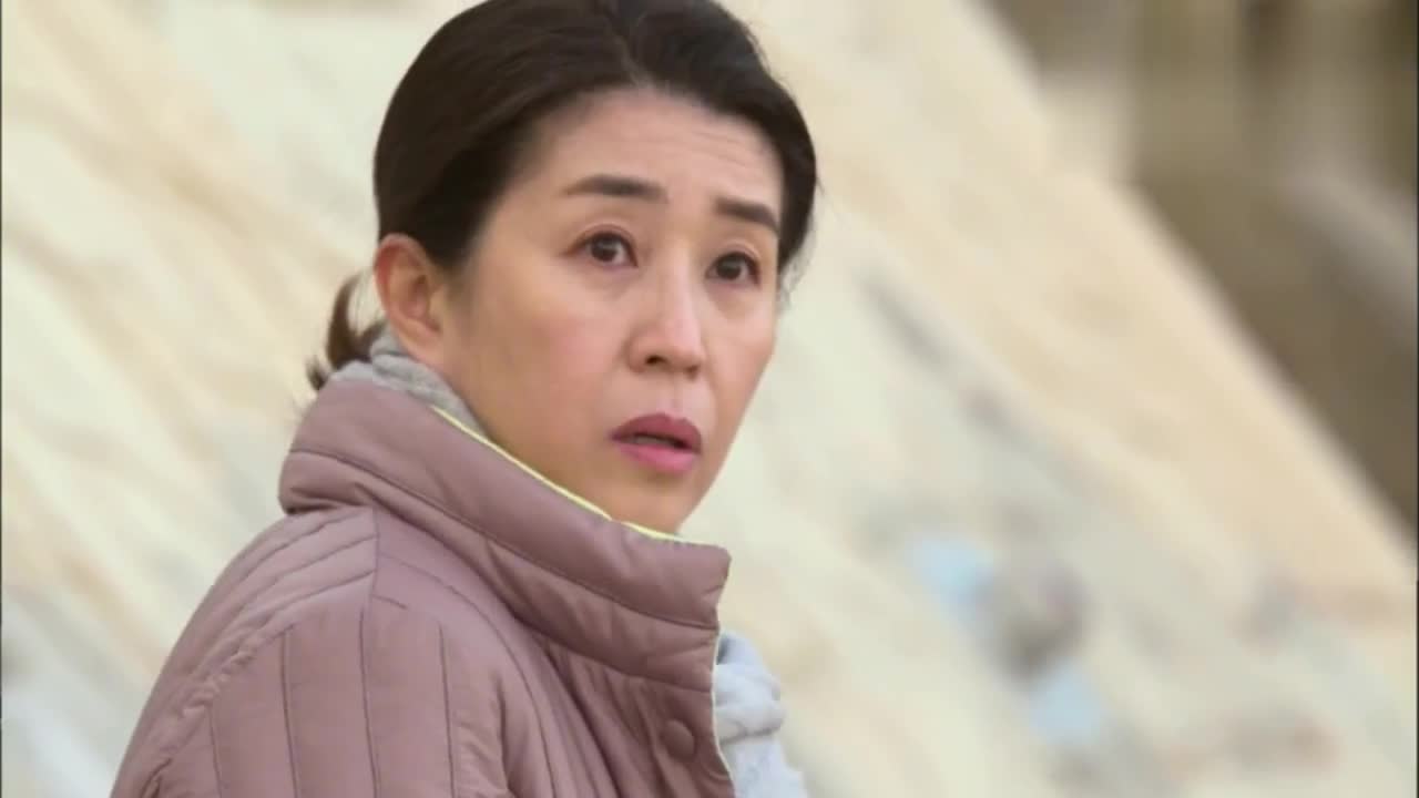 继承者们:金宇彬终于知道朴信惠的妈妈是失语者,吃着饭好温暖