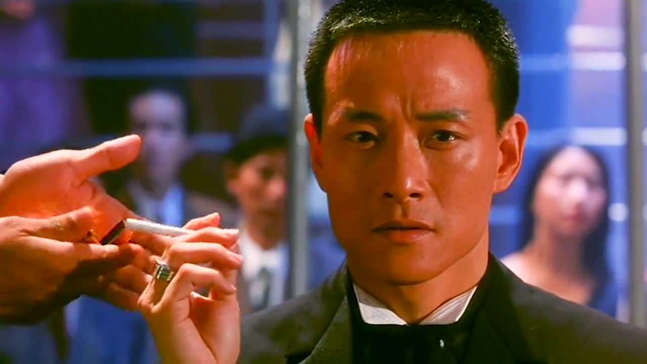 仇笑痴点烟就是暗号赌神的同花顺却被换走2亿筹码就这么没了