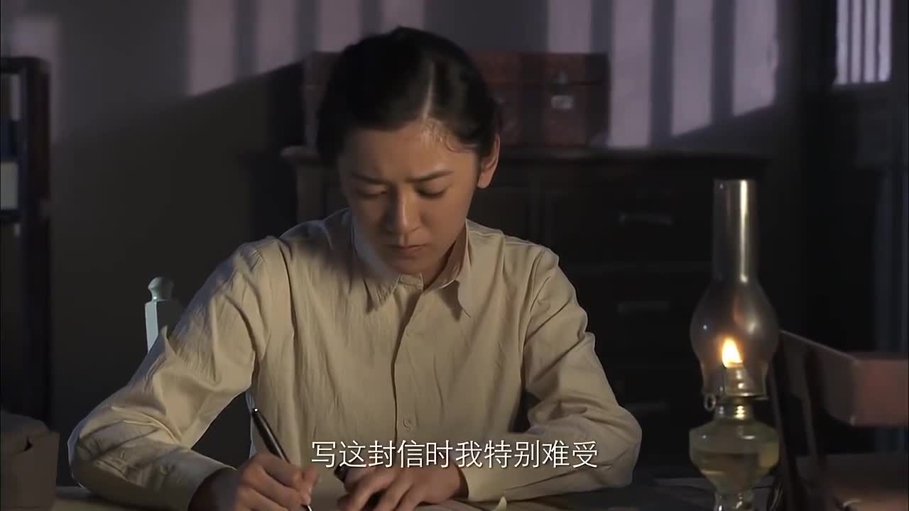 伪军内线把重要情报告知张抗和杨彪,几人商议对策 为您推荐: 壮士出川