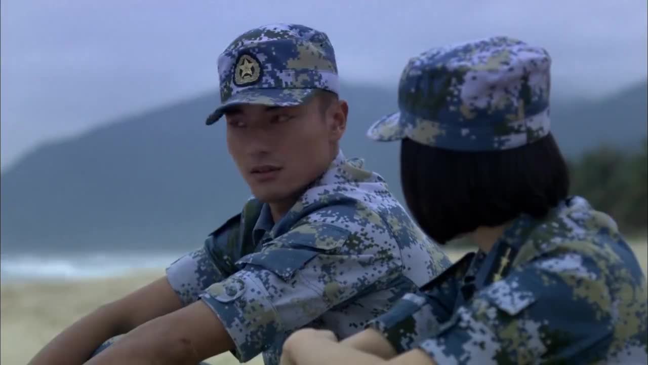 火蓝刀锋:鲁炎直言自己笑得迷人,女兵吐槽脸皮真厚!