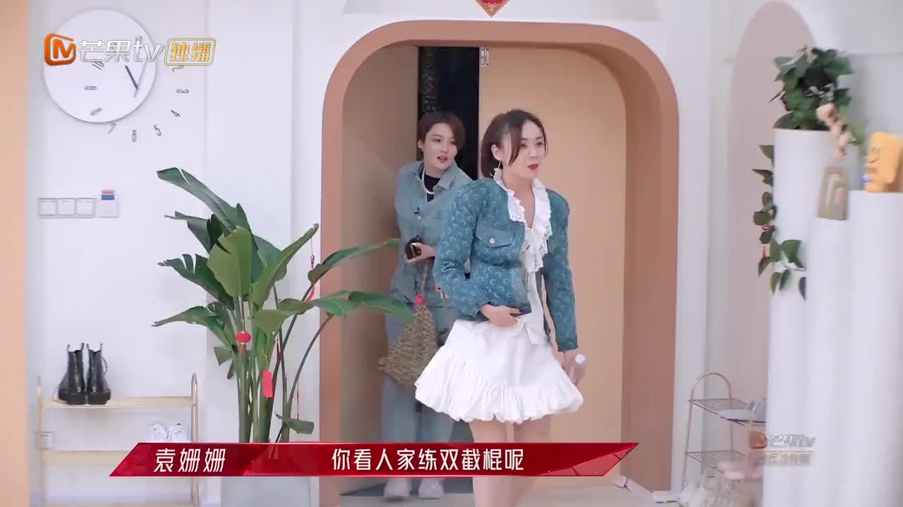 《哪吒》组大招好绝,蒋璐霞当众展示双节棍