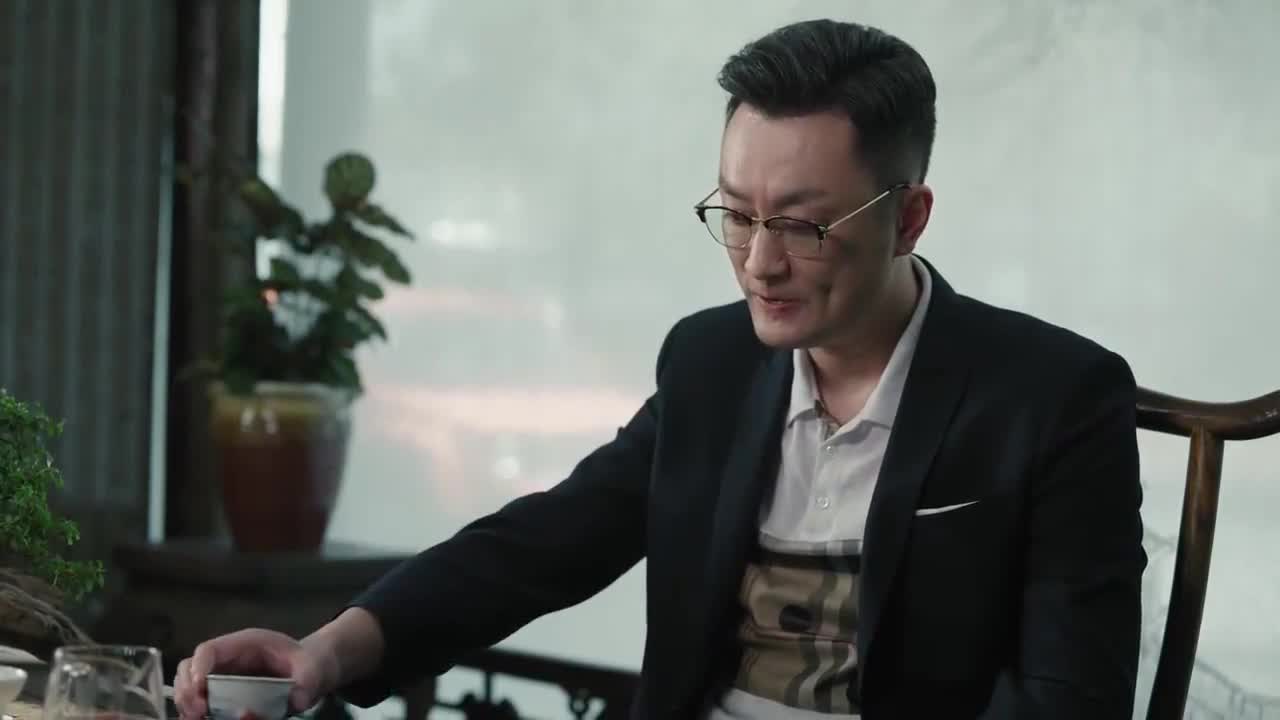 黑白禁区:陆明松身份浮出水面,淦天雷护送朗涅夫