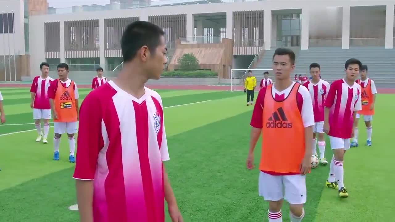 旋风十一人球队面临换教练风波球员们宁可放弃比赛也不换教练