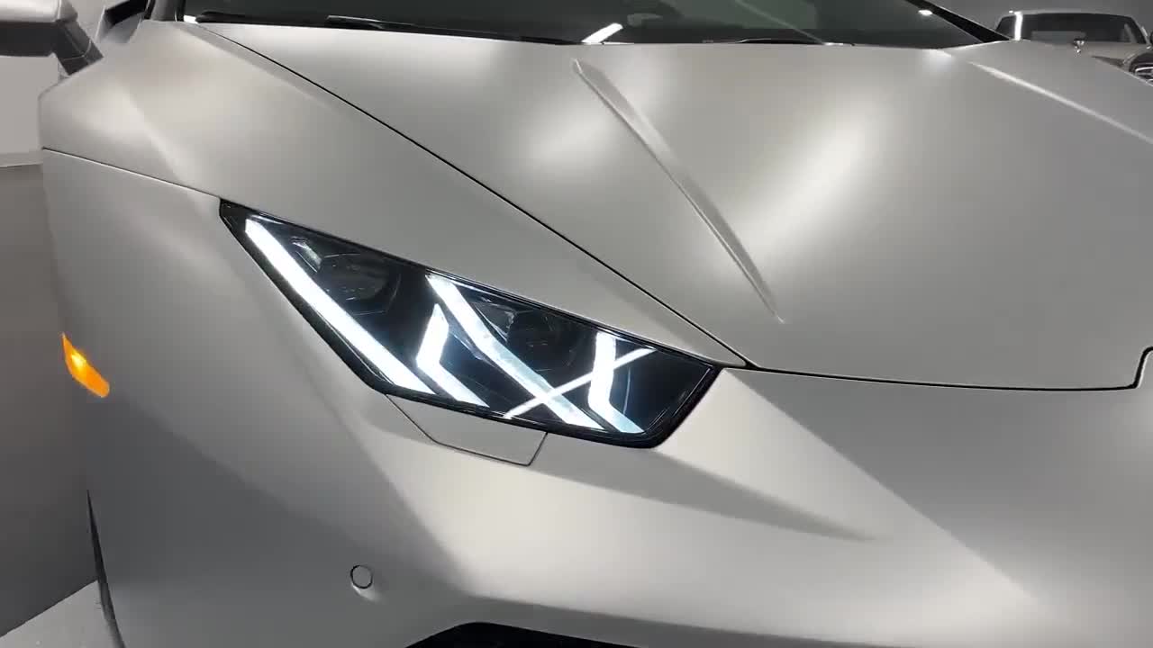 兰博基尼huracanspyder车灯亮起那一瞬间世界都美好了