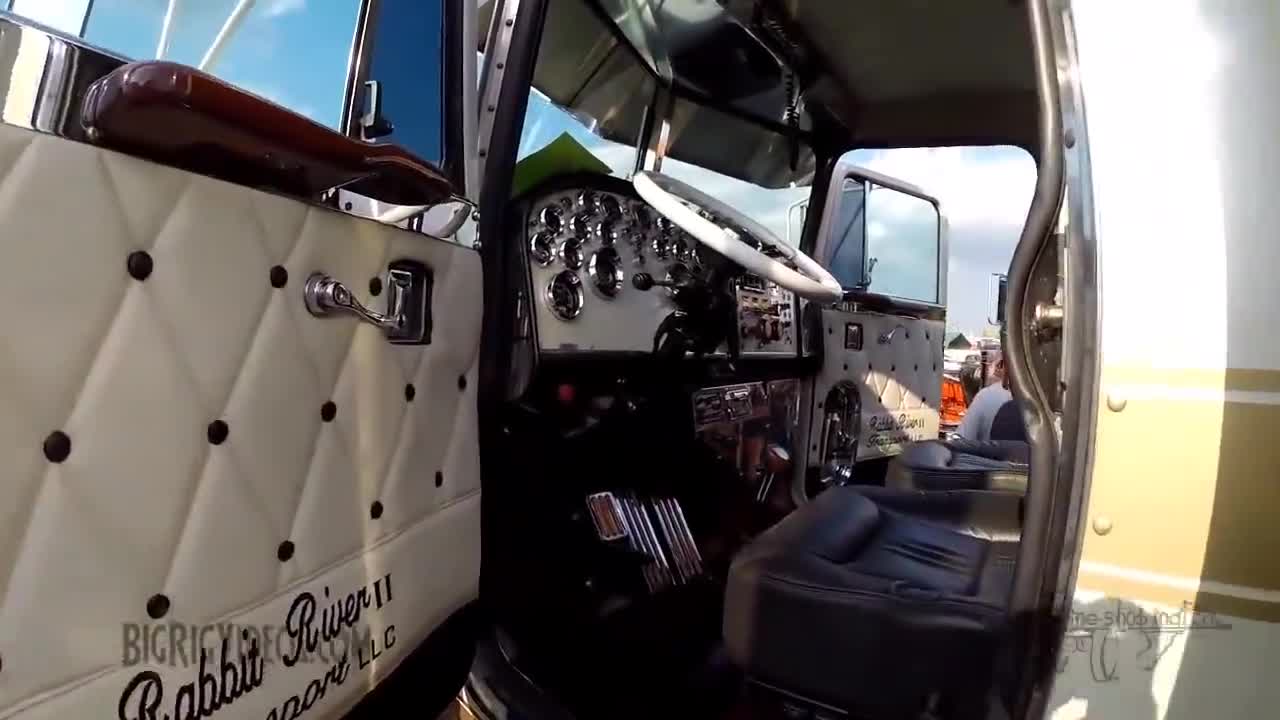 外国大卡车的内饰看起来很不一般