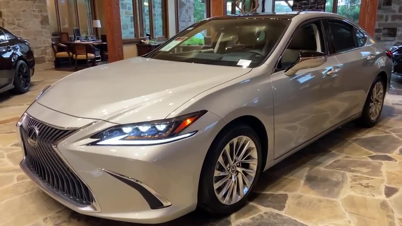 2020款雷克萨斯es350打开车门坐进驾驶舱我放弃了奔驰e300