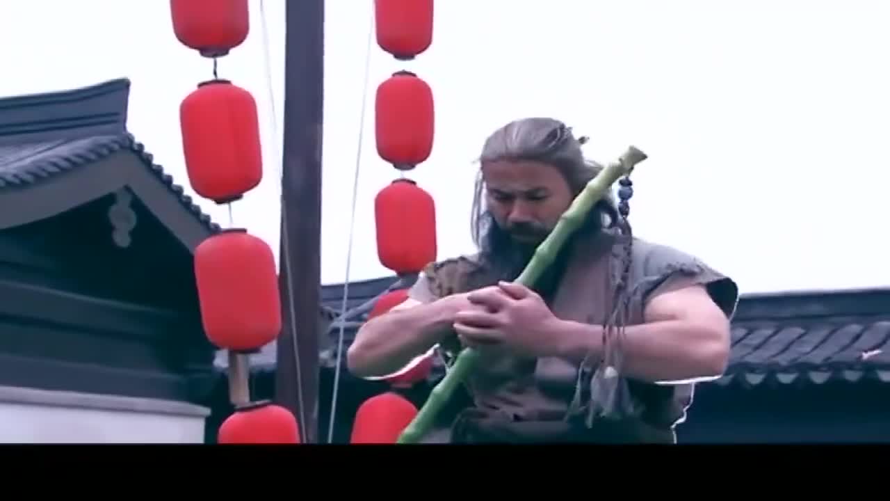 杨过不是丐帮帮主,竟能使出打狗棒法对蒙古高手,黄蓉惊了