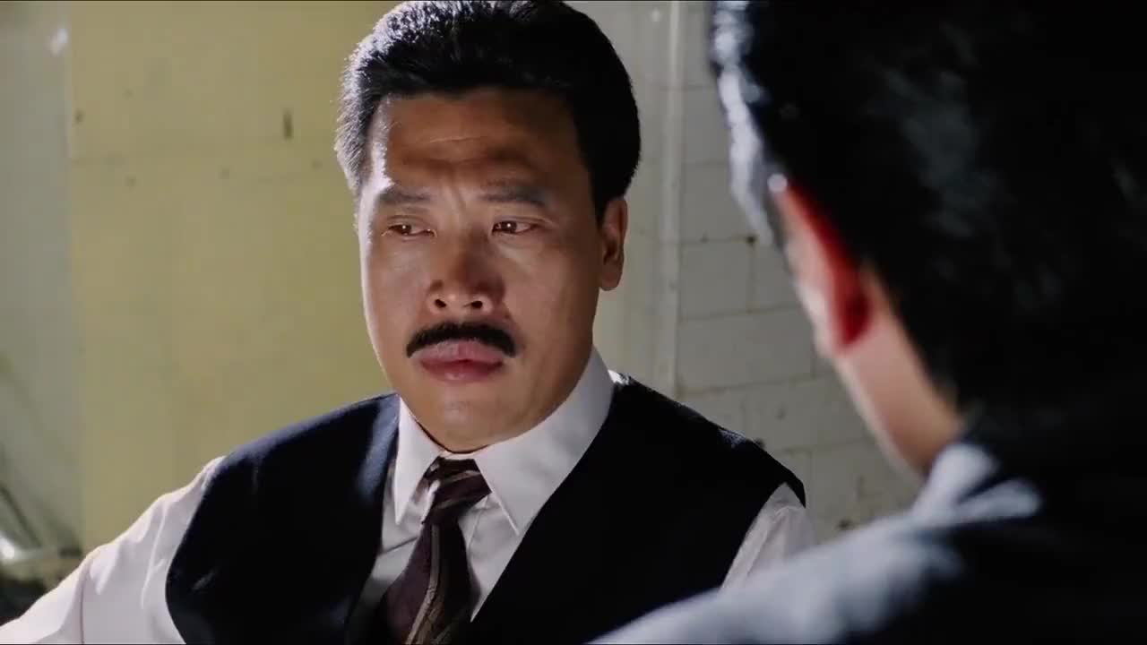 赌神坏人们联合在一起要杀赌神还好龙五先到了